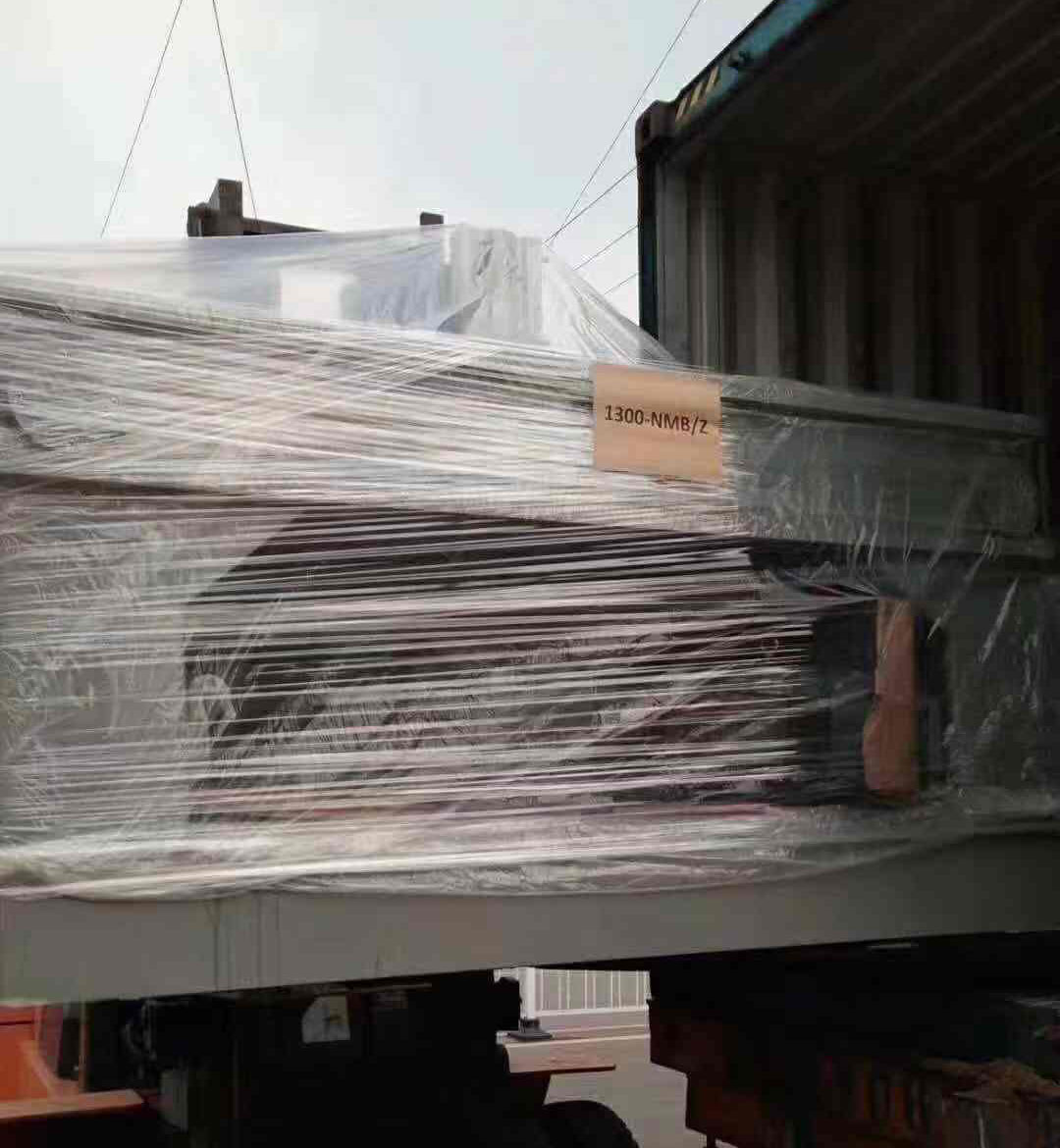 Lifting platform is being loaded and shipped