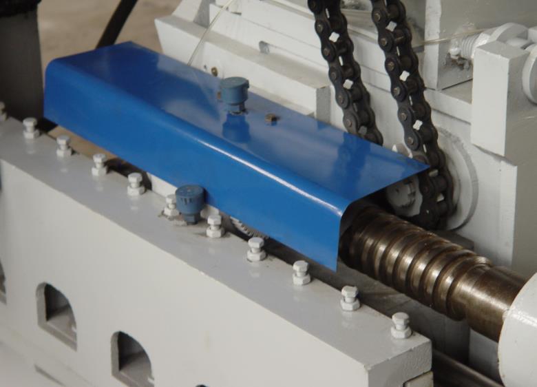 Installation of the blade of the non card rotary cutter